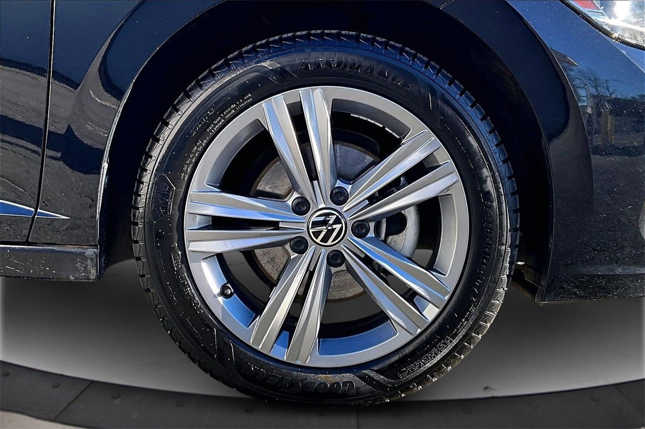 Used 2024 Volkswagen Jetta SE image 32