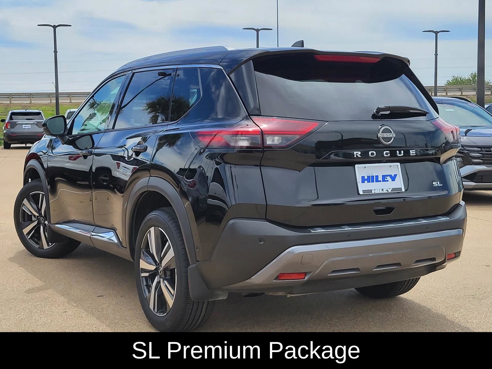 Used 2023 Nissan Rogue SL w/ SL Premium Package FWD image 3