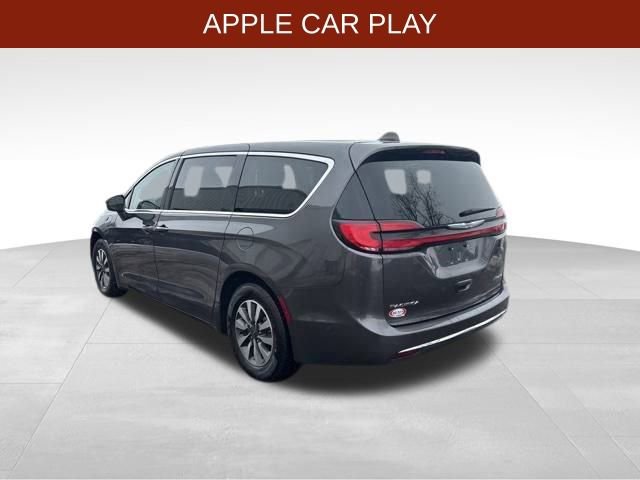 Used 2022 Chrysler Pacifica Touring-L w/ Uconnect Theater Family Group image 5
