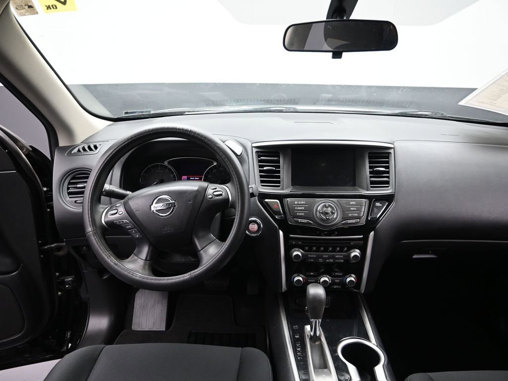 Used 2019 Nissan Pathfinder S image 17