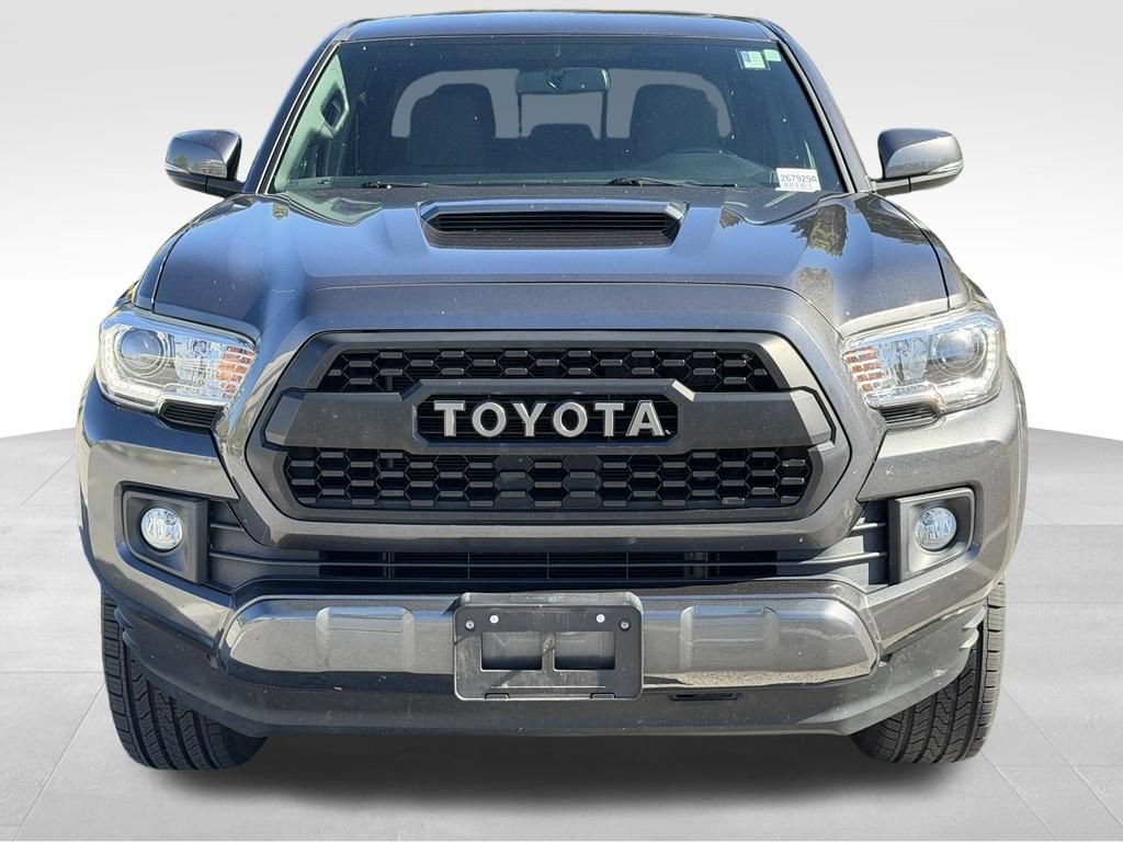 Used 2017 Toyota Tacoma TRD Sport w/ Premium & Technology Package AWD/4WD image 2