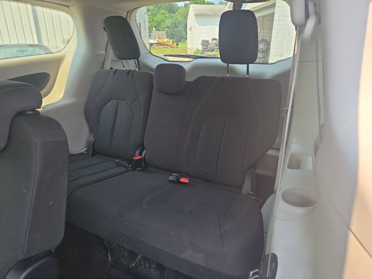 Used 2017 Chrysler Pacifica LX FWD image 24