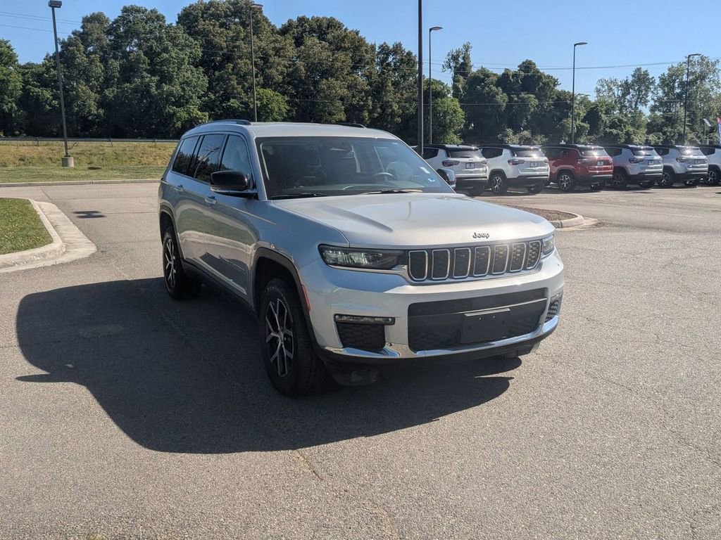 Used 2023 Jeep Grand Cherokee L Limited AWD/4WD image 7
