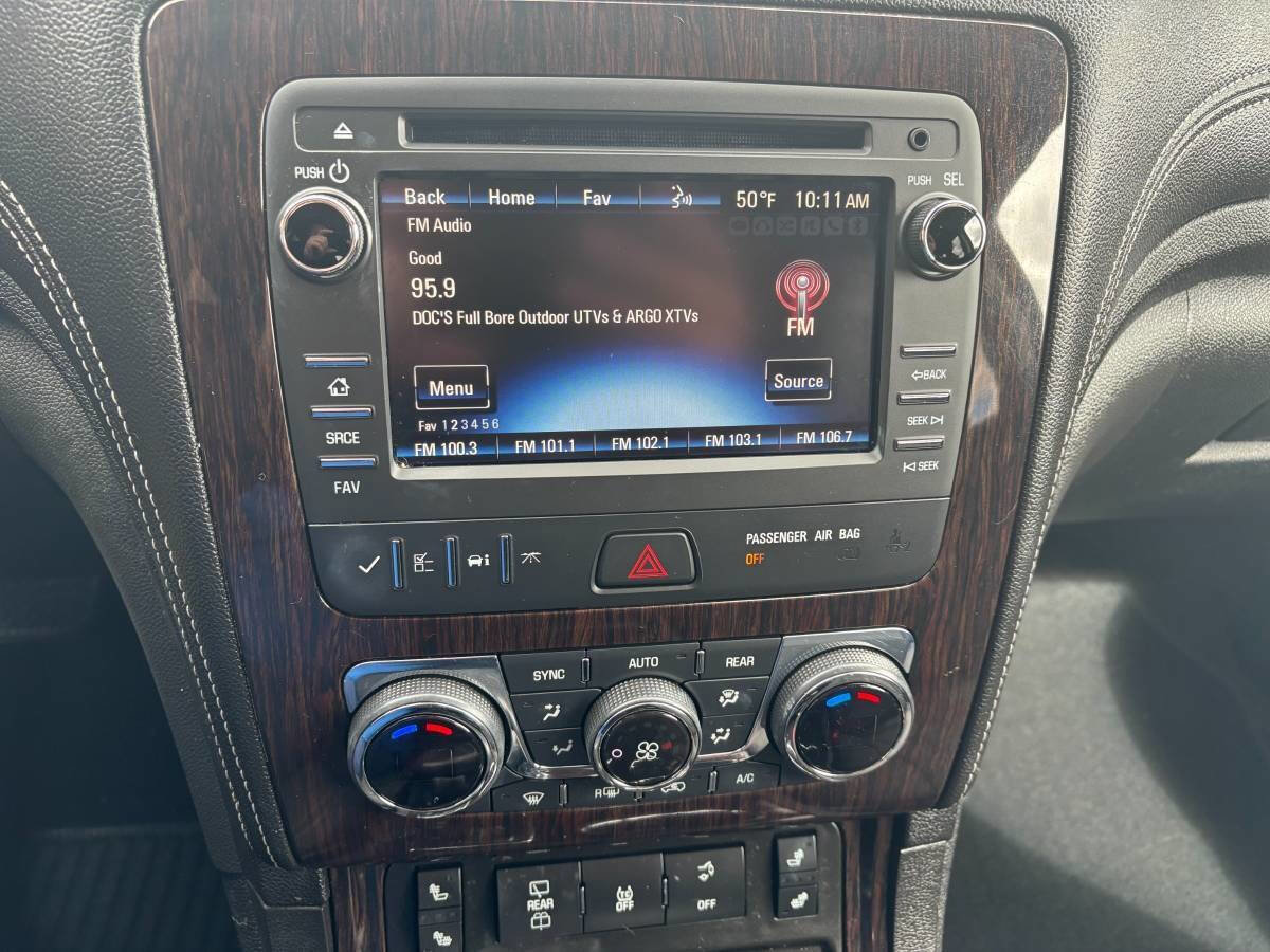 Used 2016 Chevrolet Traverse LT image 22