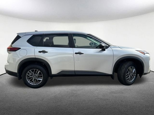 Used 2025 Nissan Rogue S image 15