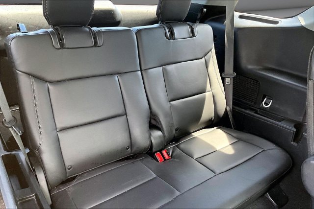Used 2023 Ford Explorer XLT w/ Equipment Group 202A AWD/4WD image 26