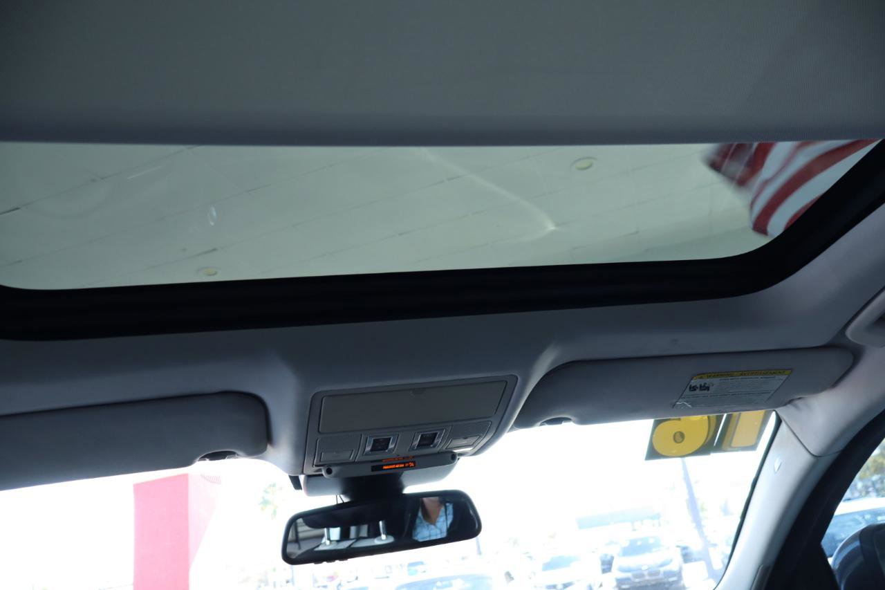 Used 2017 Jaguar XF Premium image 34