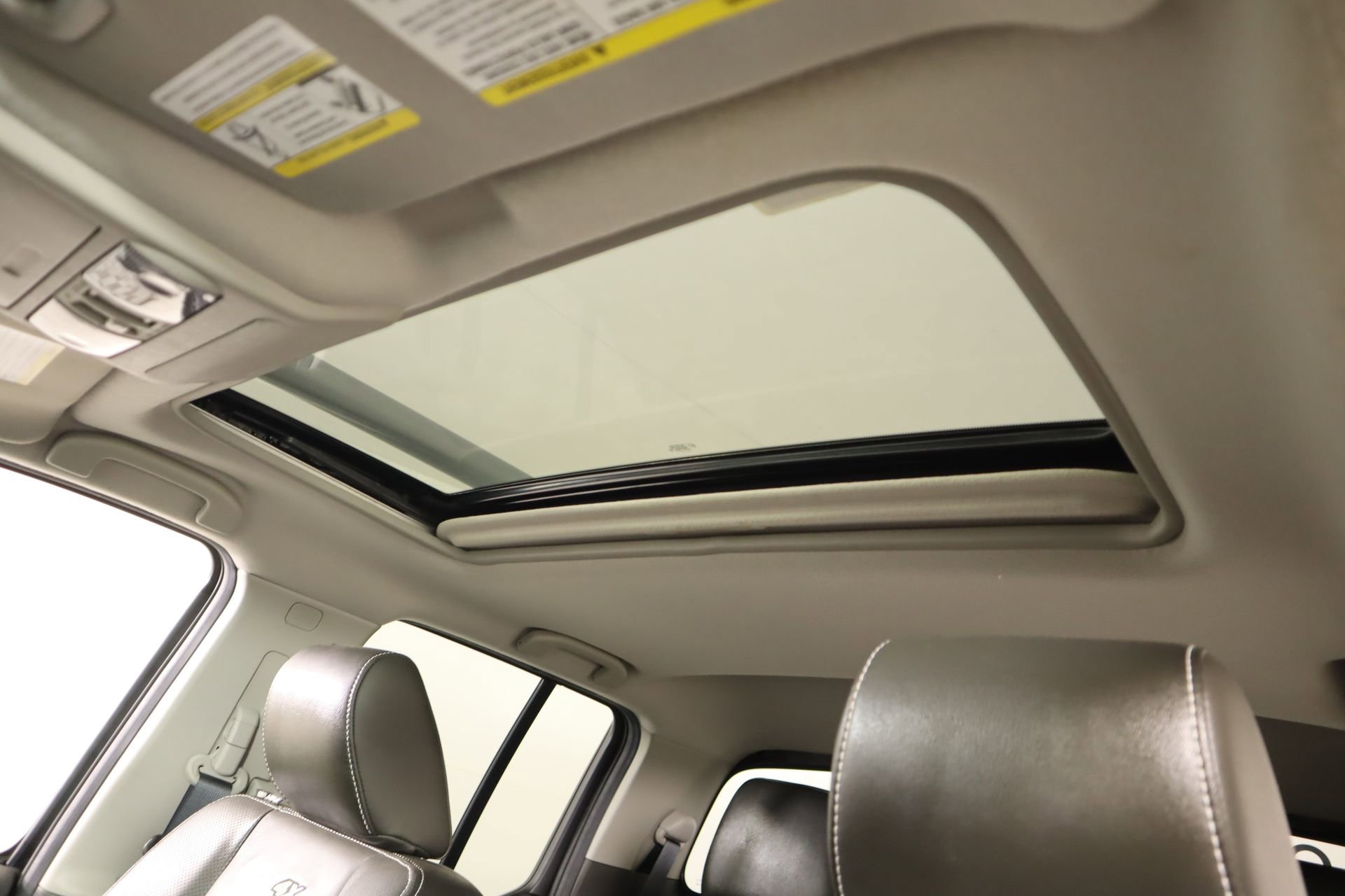 Used 2017 Nissan Frontier PRO-4X w/ Pro-4x Luxury Package image 16