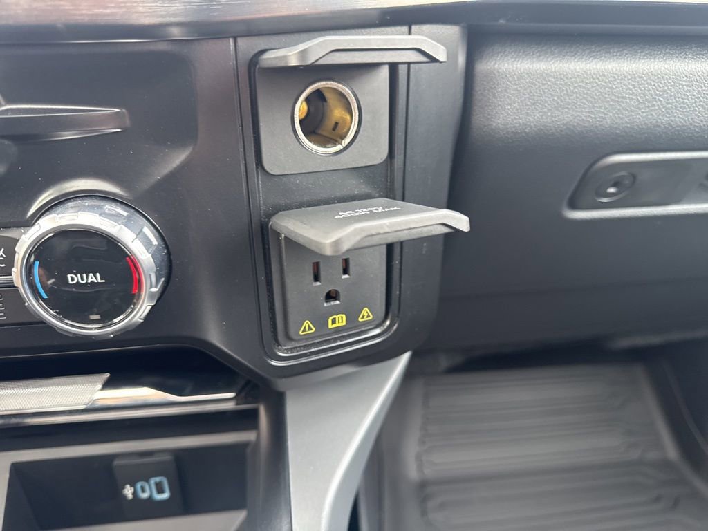 Used 2025 Ford F350 Lariat w/ Lariat Ultimate Package AWD/4WD image 26