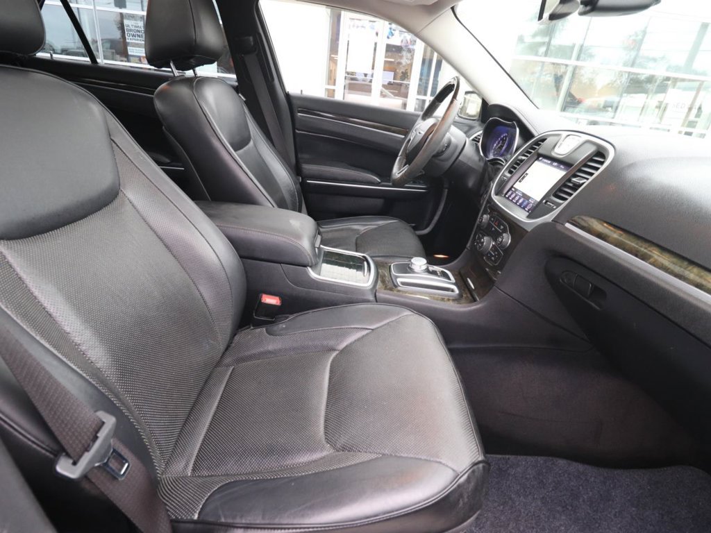 Used 2017 Chrysler 300 C RWD image 15