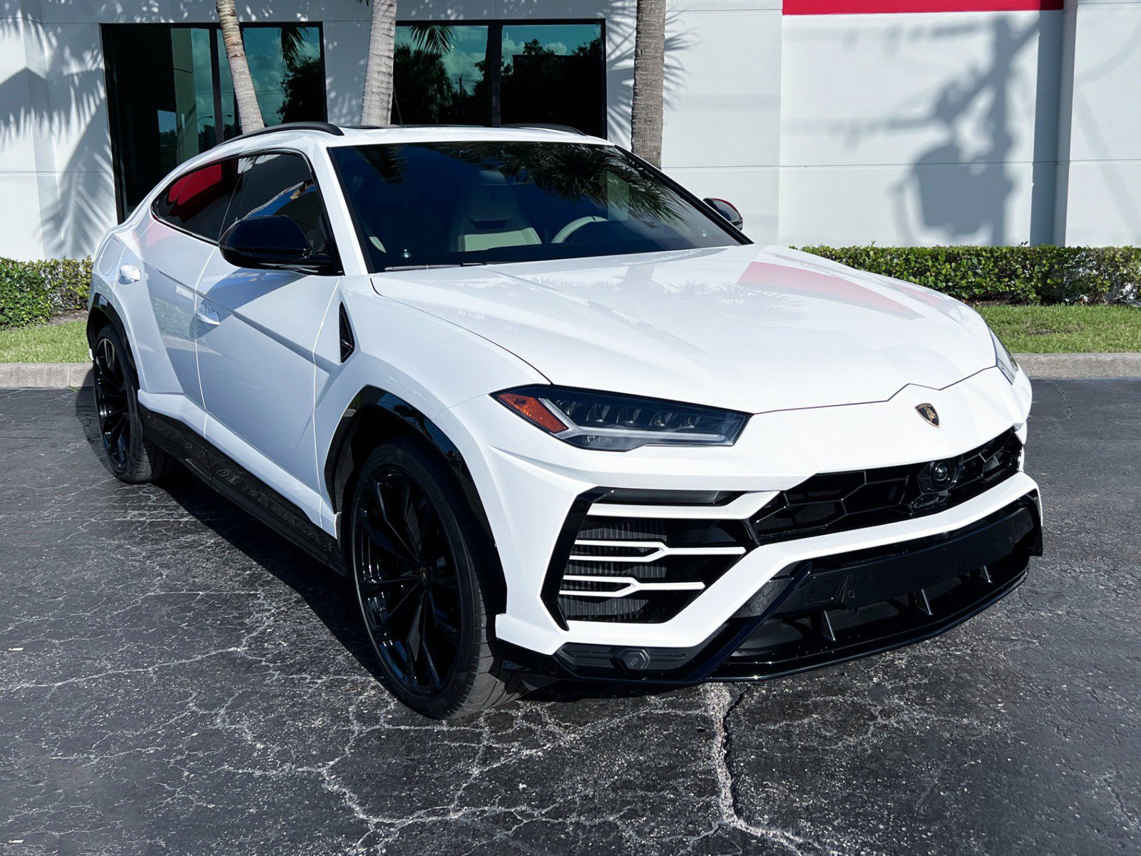 Used 2021 Lamborghini Urus AWD/4WD image 6
