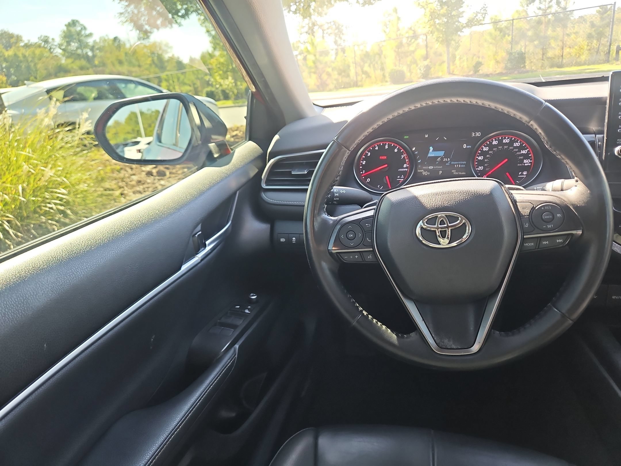 Used 2023 Toyota Camry XSE FWD image 9