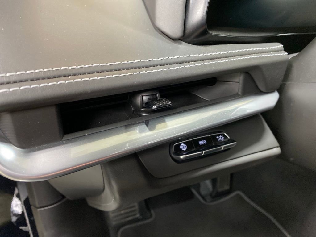 Certified 2022 Chevrolet Corvette Stingray Premium Conv w/ Z51 Performance Package image 33