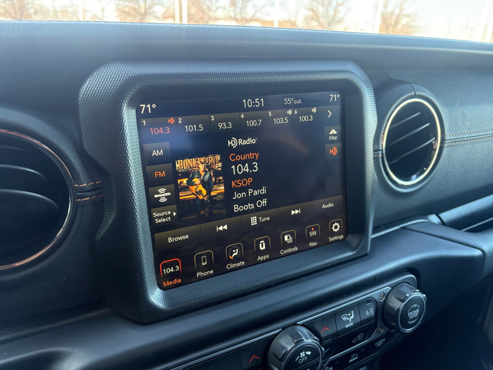 Used 2023 Jeep Gladiator Overland image 20