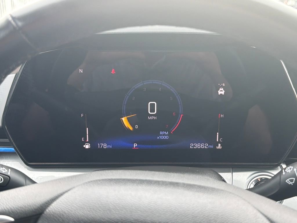 Used 2024 Chevrolet Trax LT w/ Sunroof Package image 15