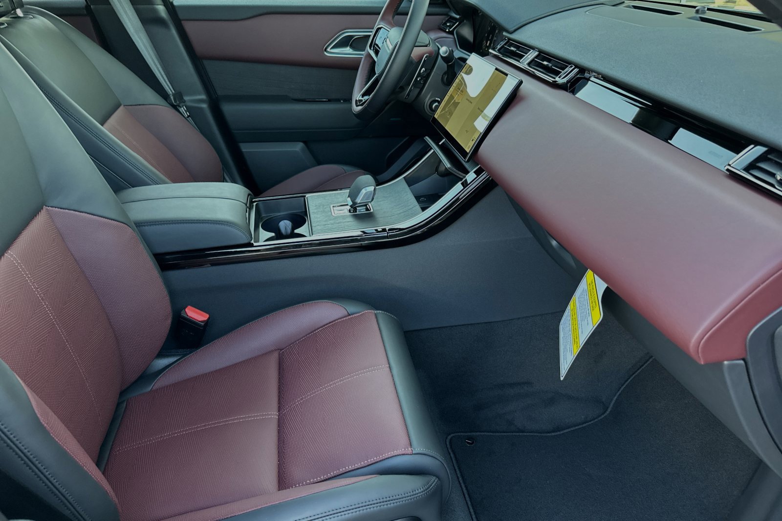 New 2024 Land Rover Range Rover Velar Dynamic HSE image 15