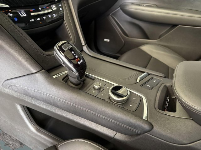 Used 2025 Cadillac XT6 Premium Luxury FWD image 6