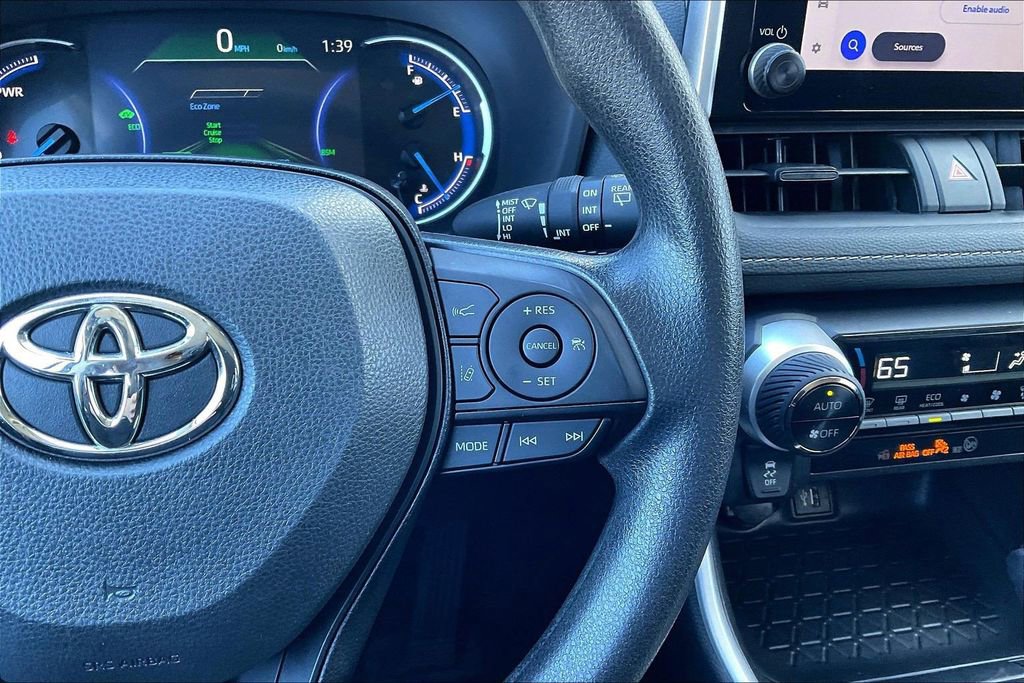 Used 2025 Toyota RAV4 XLE AWD/4WD image 19
