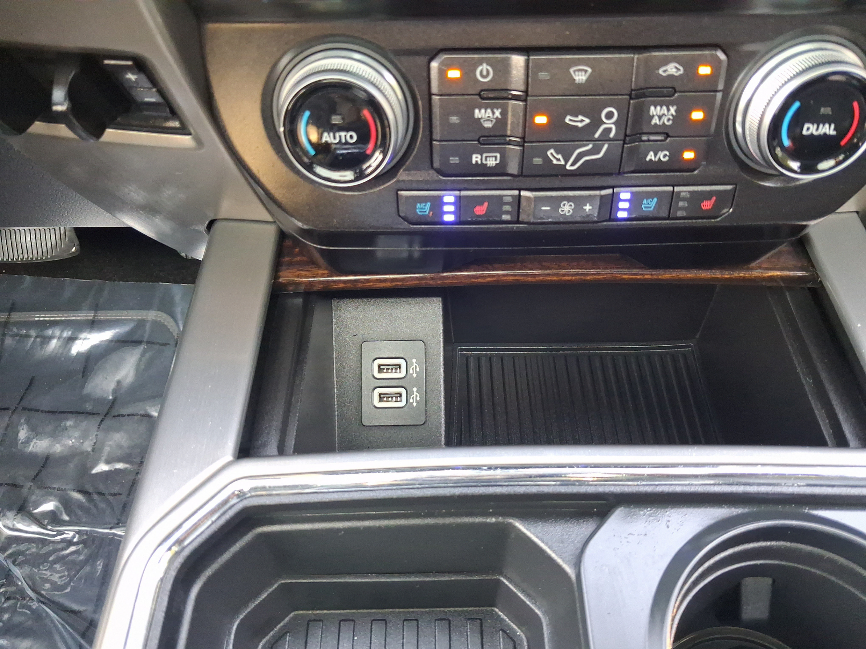 Used 2017 Ford F350 Platinum w/ Platinum Ultimate Package AWD/4WD image 16