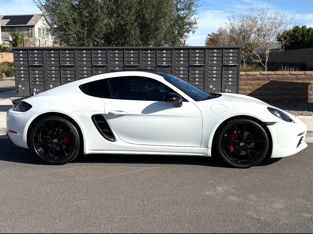 Used 2017 Porsche 718 Cayman S RWD image 6