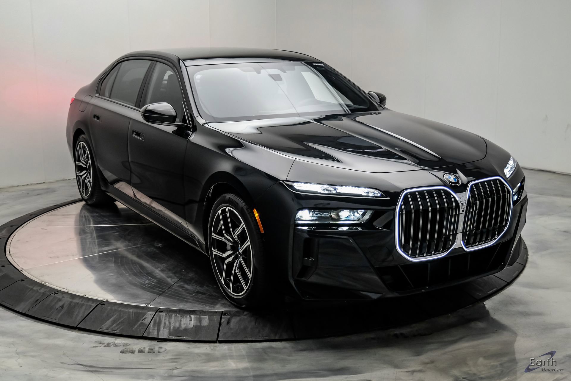 Used 2026 BMW 760i xDrive w/ Executive Package AWD/4WD image 25