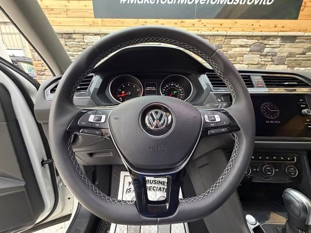 Used 2021 Volkswagen Tiguan SE w/ Panoramic Sunroof Package AWD/4WD image 17