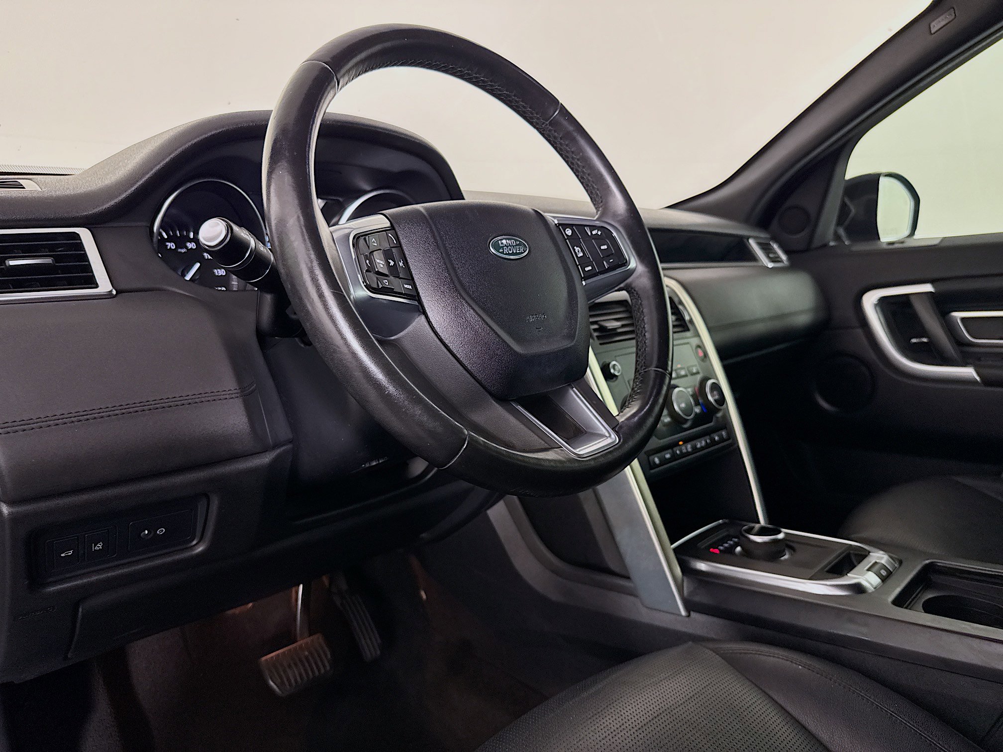 Used 2019 Land Rover Discovery Sport HSE image 22