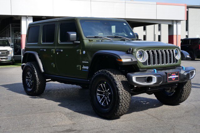 Used 2024 Jeep Wrangler Unlimited Sahara w/ Technology Group image 4