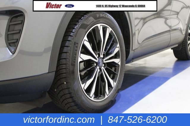 Used 2022 Ford Escape SE w/ SE Sport Appearance Package image 2