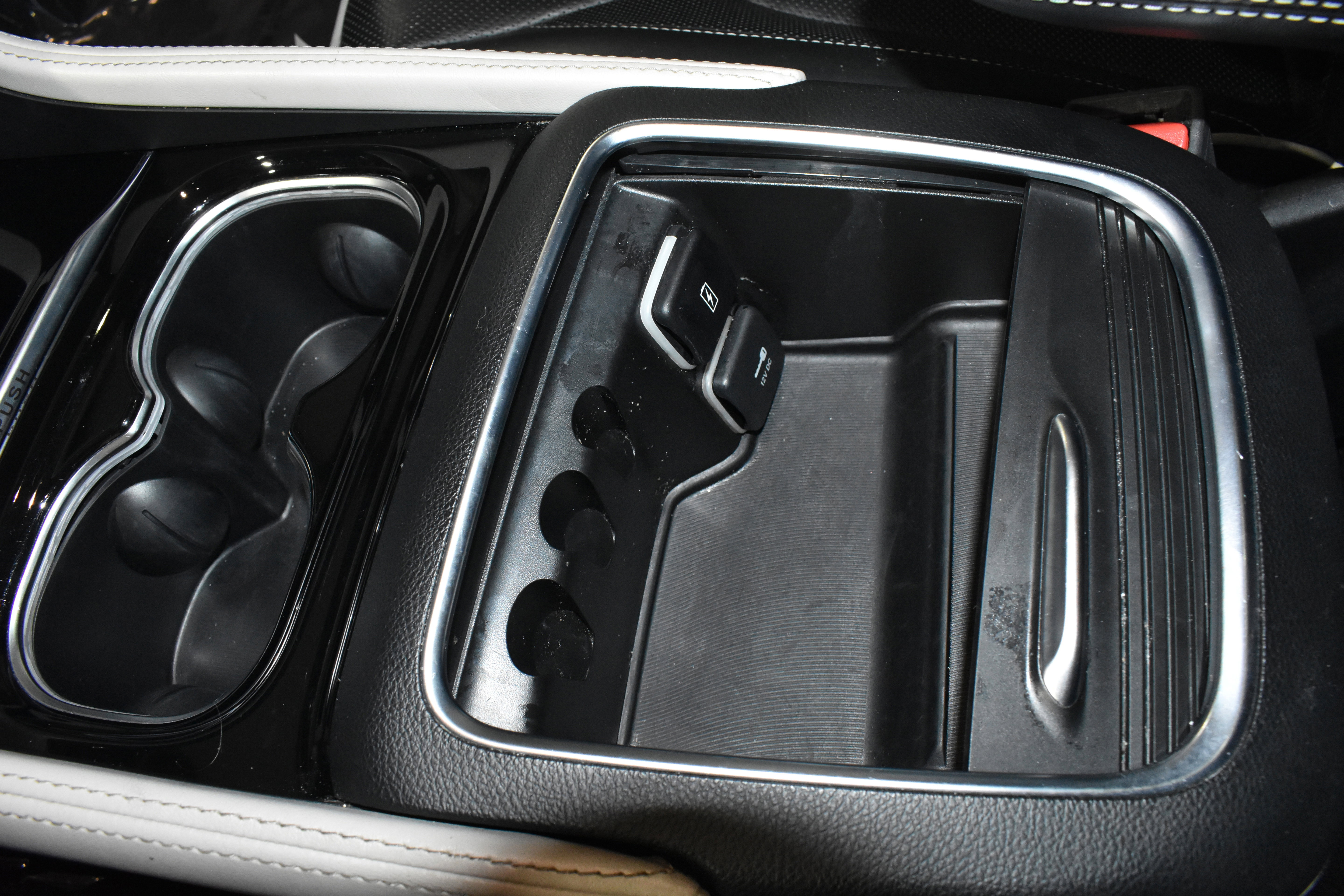 Used 2023 Chrysler Pacifica Limited FWD image 21