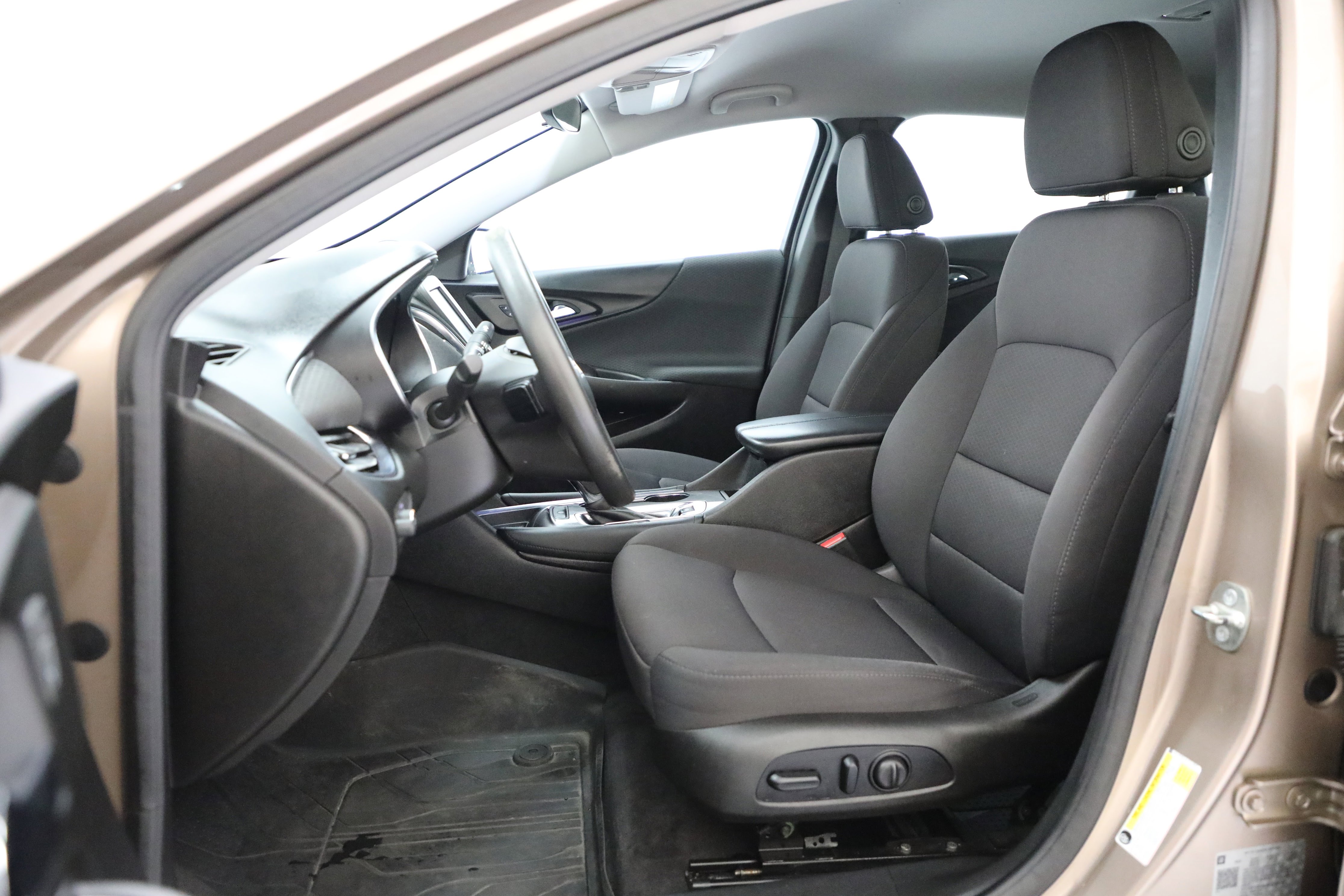 Used 2018 Chevrolet Malibu Hybrid image 8