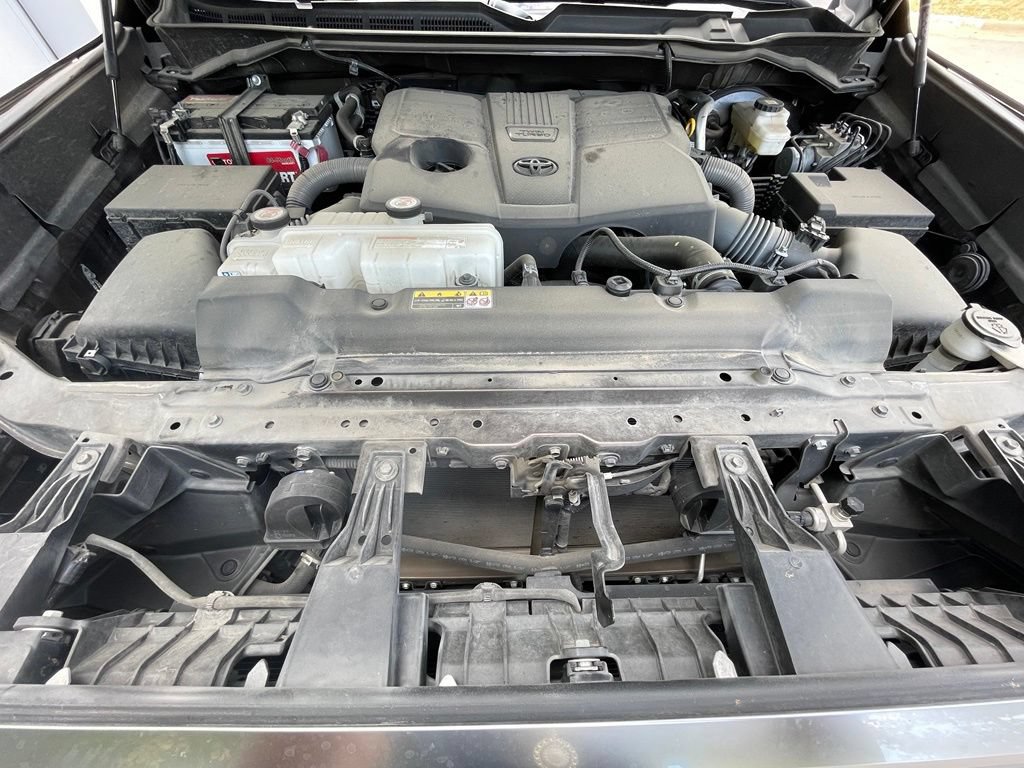 Used 2024 Toyota Tundra Limited AWD/4WD image 32