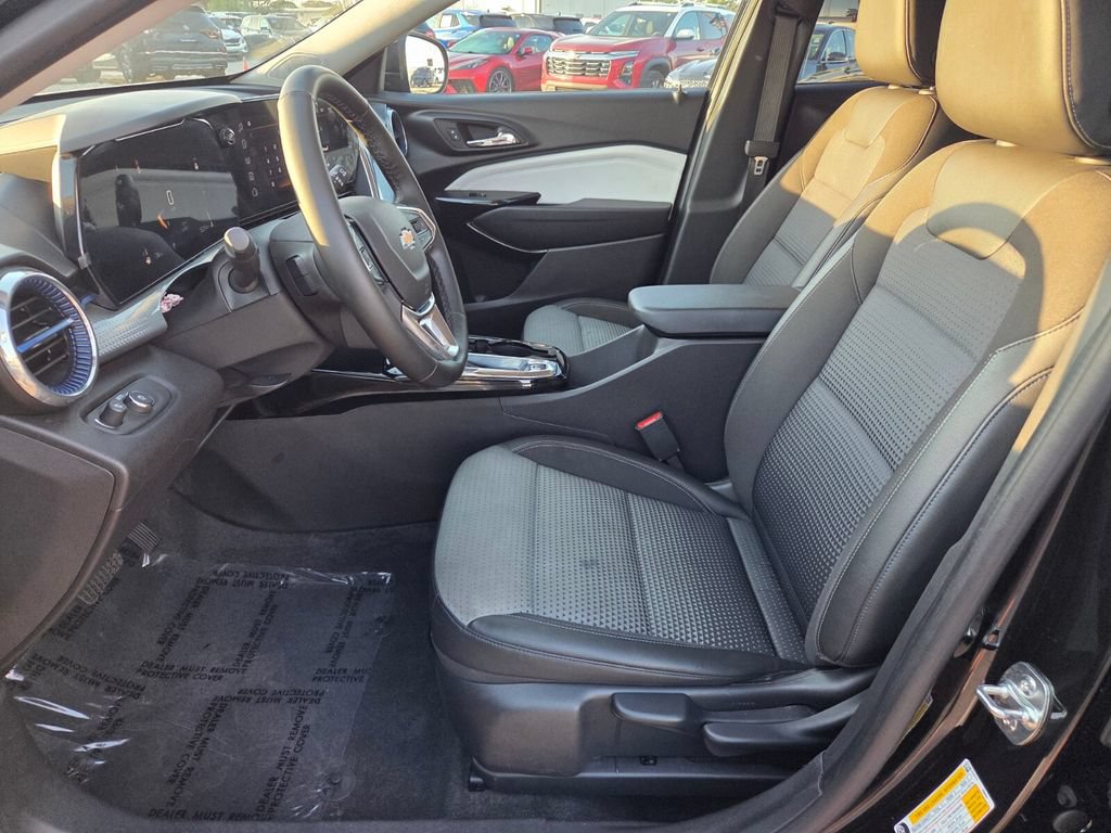 Certified 2026 Chevrolet Trax LT w/ Driver Confidence Package FWD image 5