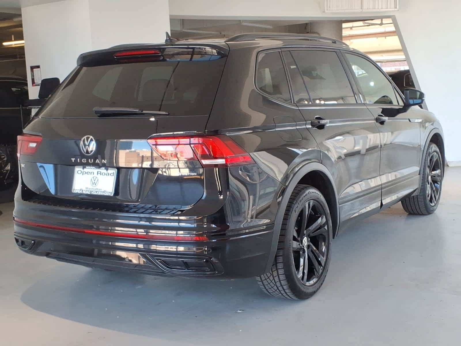 Used 2024 Volkswagen Tiguan SE R-Line AWD/4WD image 4