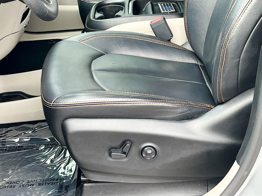 Used 2018 Chrysler Pacifica Touring Plus w/ Tire & Wheel Group FWD image 13