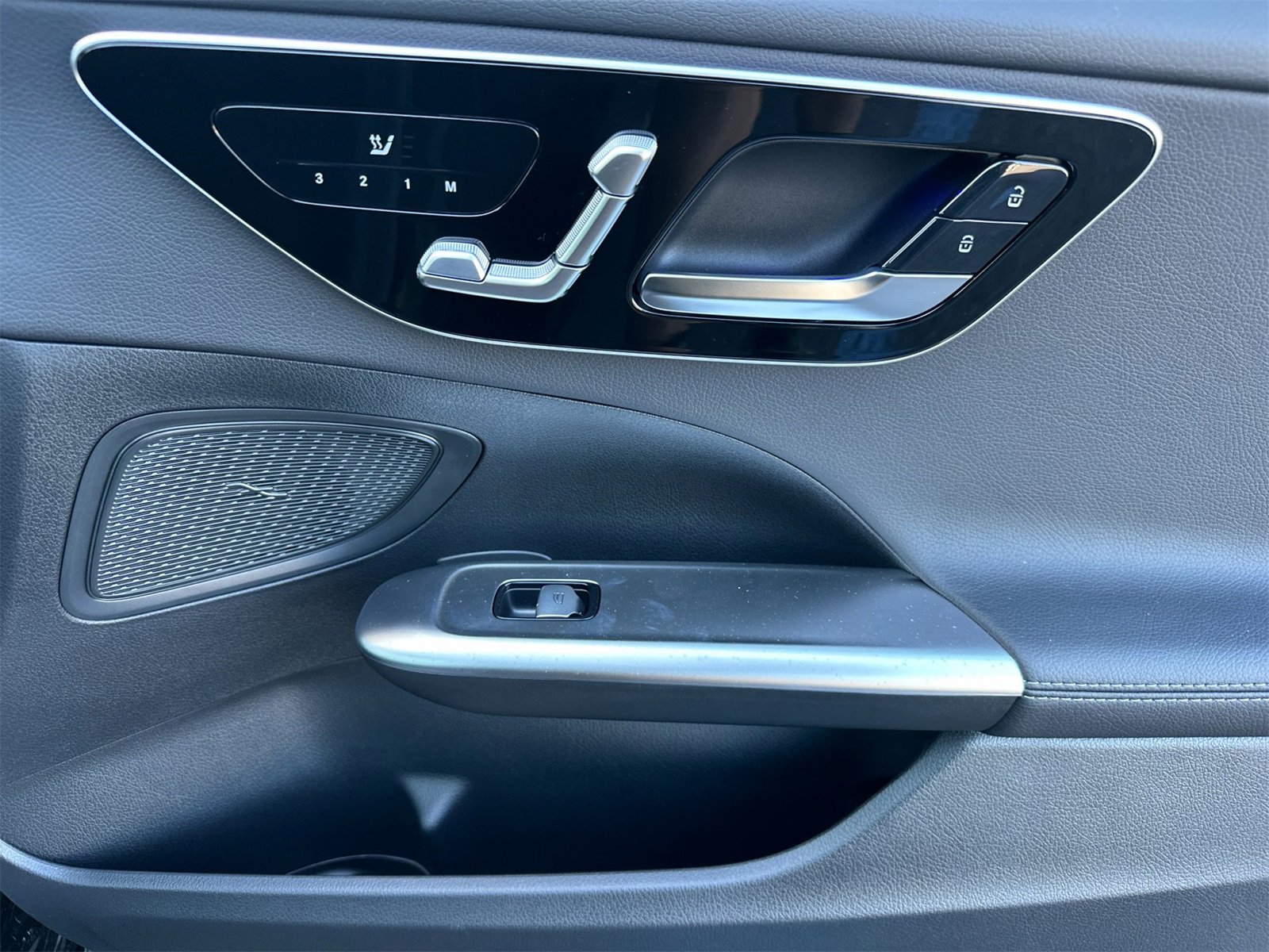 New 2025 Mercedes-Benz C 300 4MATIC Sedan image 18