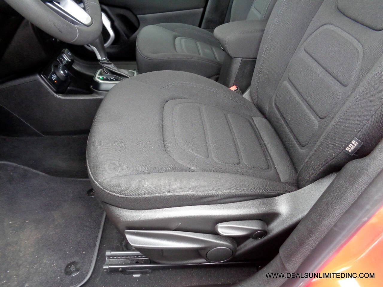 Used 2018 Jeep Renegade Latitude image 9