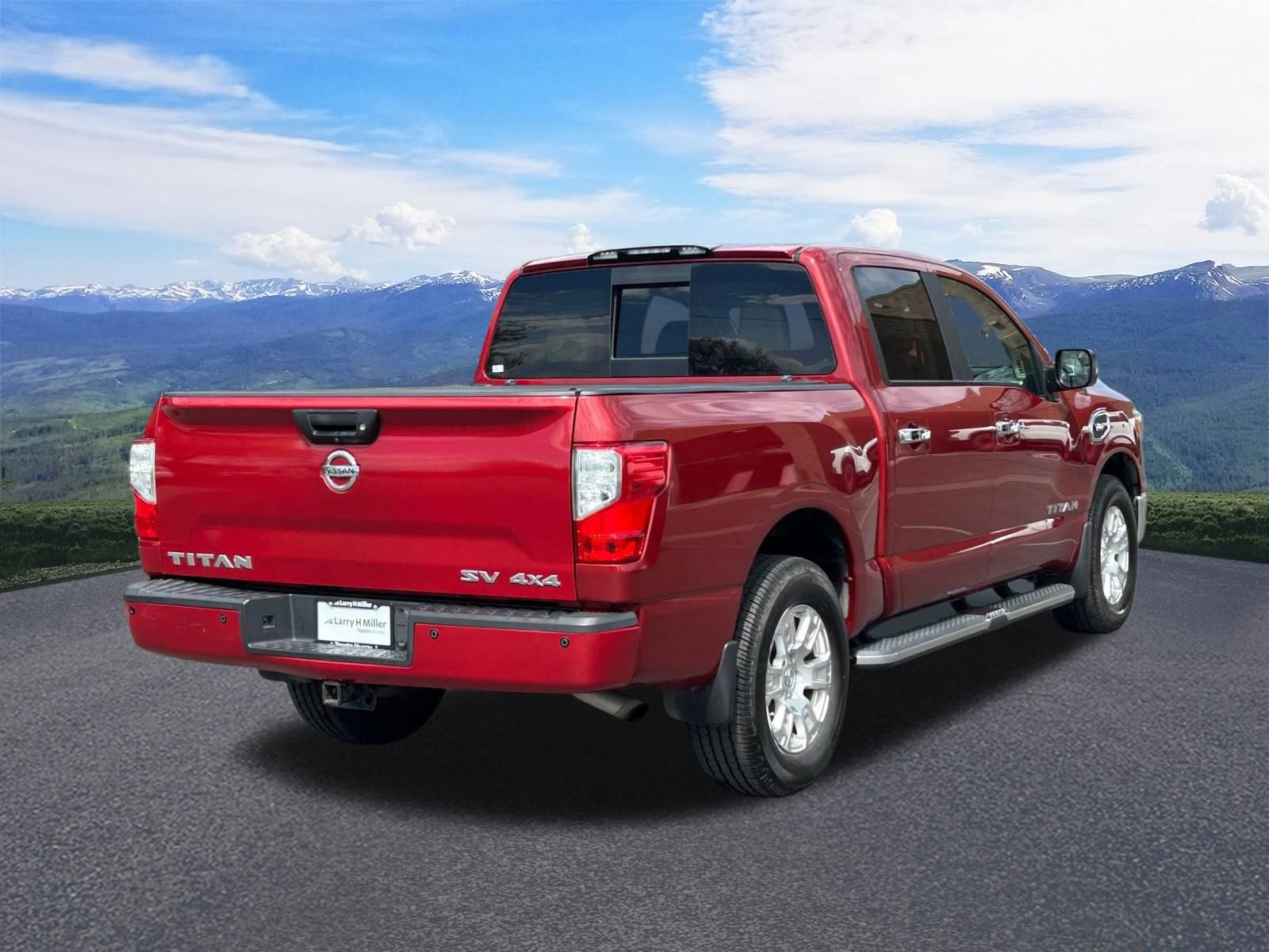 Used 2017 Nissan Titan SV image 5