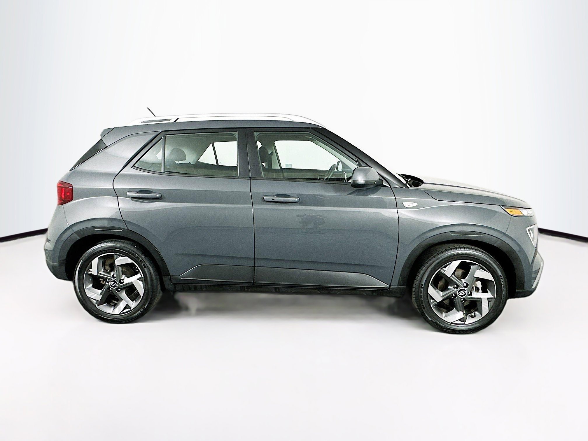 Used 2025 Hyundai Venue SEL FWD image 10