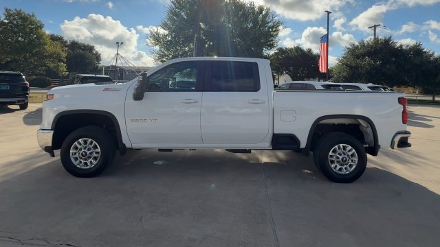 Used 2024 Chevrolet Silverado 2500 LT w/ Z71 Off-Road Package AWD/4WD image 5