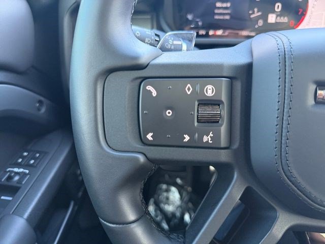 Used 2025 Land Rover Defender 110 AWD/4WD image 22