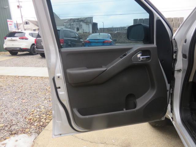 Used 2012 Suzuki Equator Premium image 12