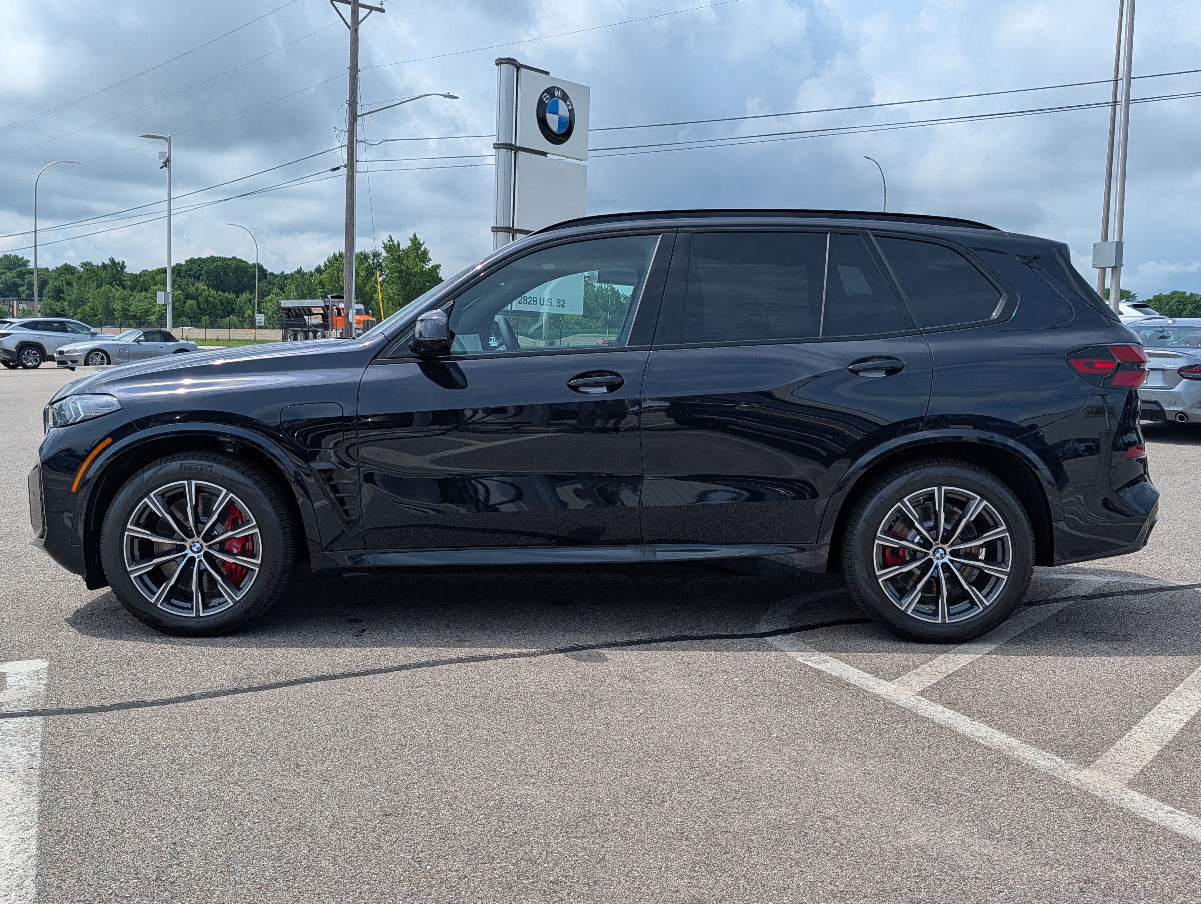 New 2026 BMW X5 xDrive50e w/ M Sport Package AWD/4WD image 3