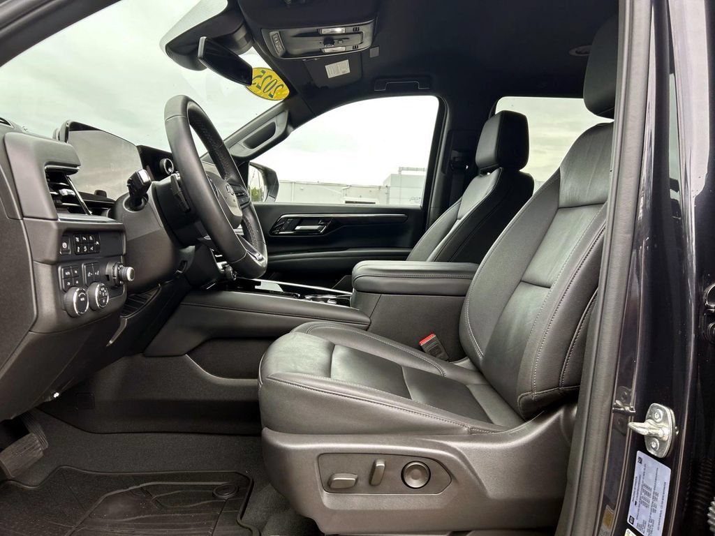 Used 2025 Chevrolet Tahoe Z71 AWD/4WD image 16