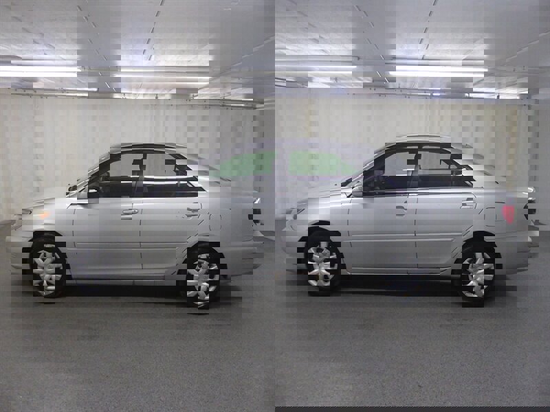 Used 2005 Toyota Camry LE FWD image 4