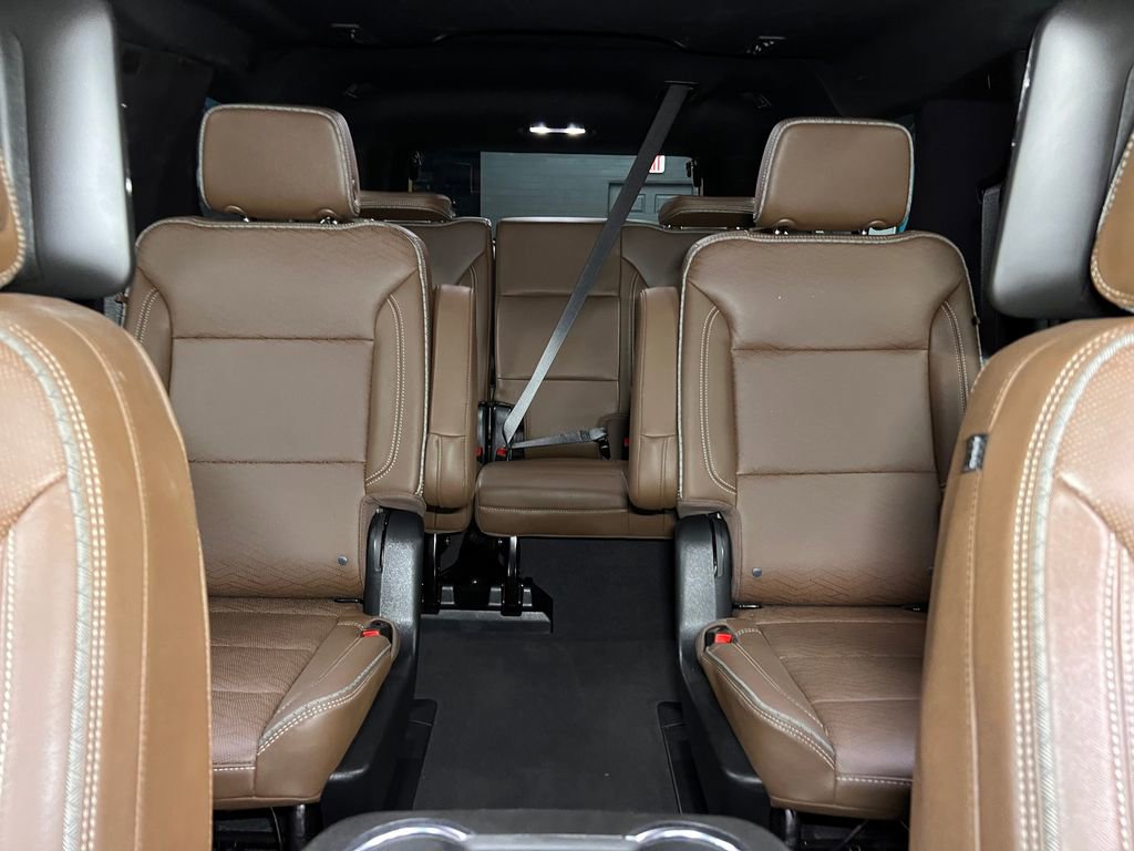 Used 2023 Chevrolet Suburban High Country w/ Advanced Technology Package image 31