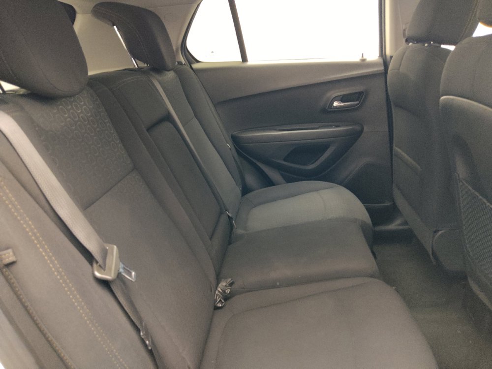 Used 2020 Chevrolet Trax LS FWD image 19