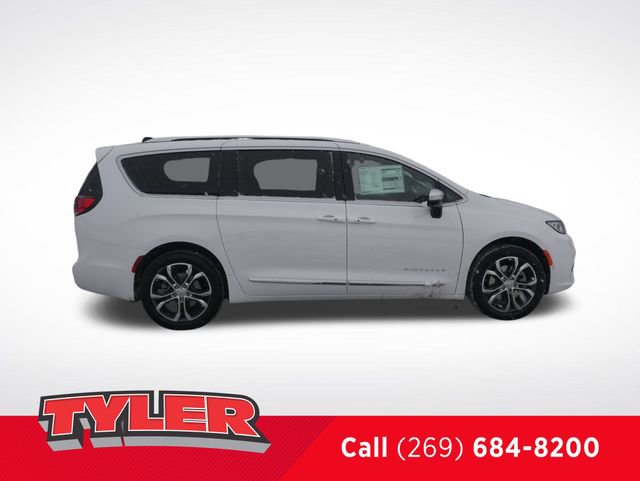 New 2026 Chrysler Pacifica Pinnacle w/ Trailer Tow Group AWD/4WD image 9