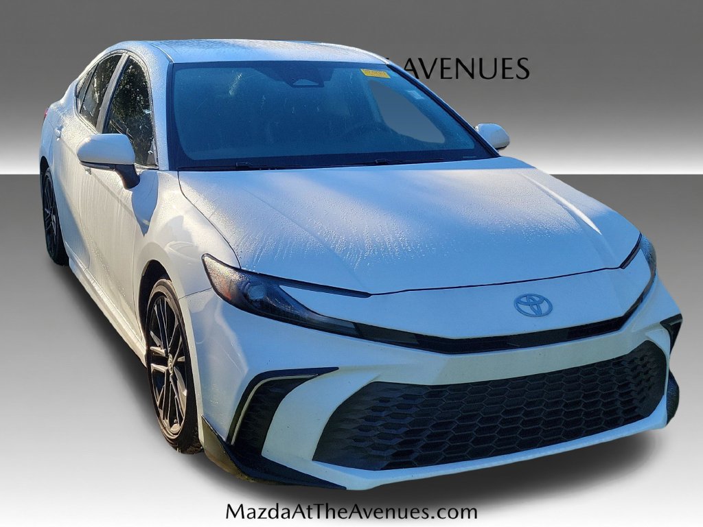 Used 2025 Toyota Camry SE w/ Convenience Package FWD image 11