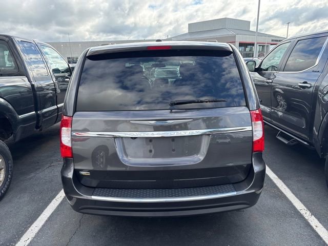 Used 2015 Chrysler Town & Country Touring FWD image 5